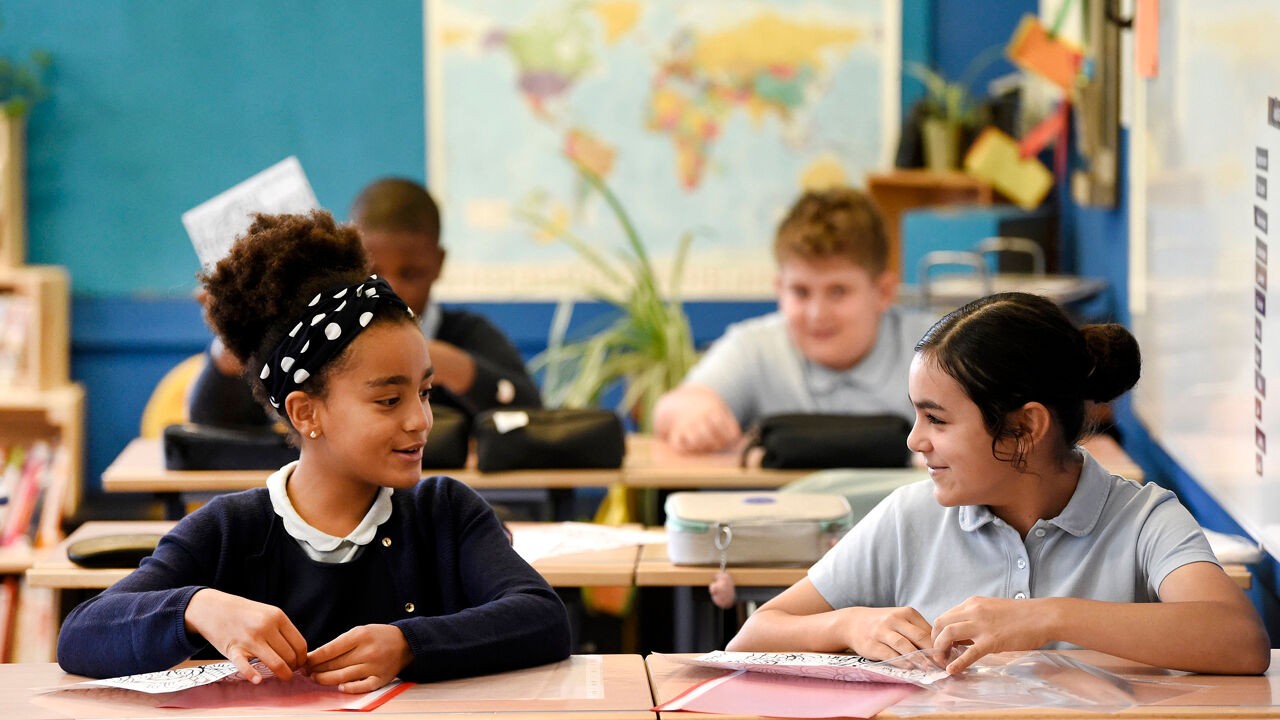 Minder pedagogische studiedagen en verplichte "zinvolle" opvang: leerlingen krijgen vanaf volgend schooljaar meer les