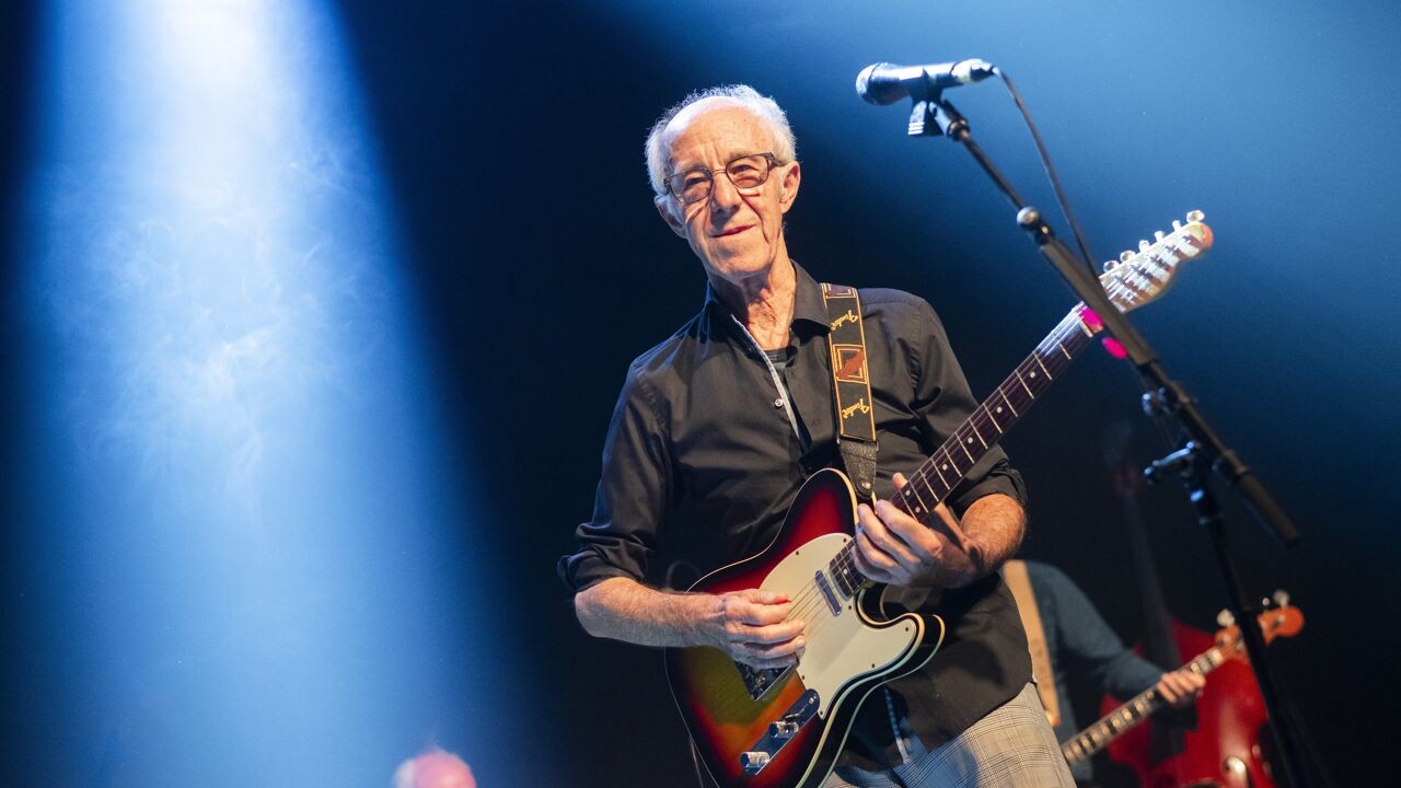 Zanger Raymond van het Groenewoud (75) zoekt zijn gitaar in Brugge: "Vergeten in auto te steken"
