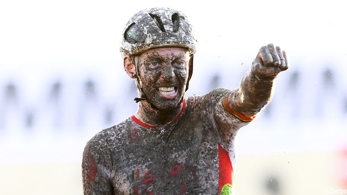 Michael Vanthourenhout verovert Sardinië na lang uitgerekte eindsprint, afwezige Thibau Nys blijft WB-leider