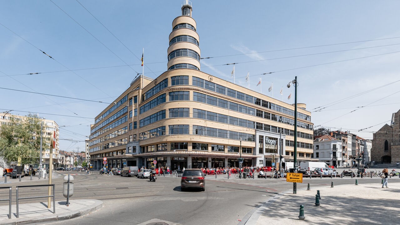 Pakketboot, geluidsfabriek, "steen geworden poëzie": film 'Radioman' brengt ode aan Flageygebouw