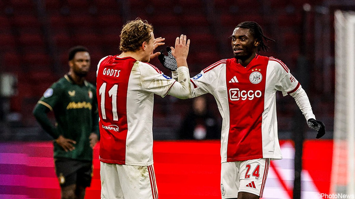 Heerlijke vlam van Mokio zorgt voor de beslissing: Ajax wint 200e Klassieker tegen aartsrivaal Feyenoord