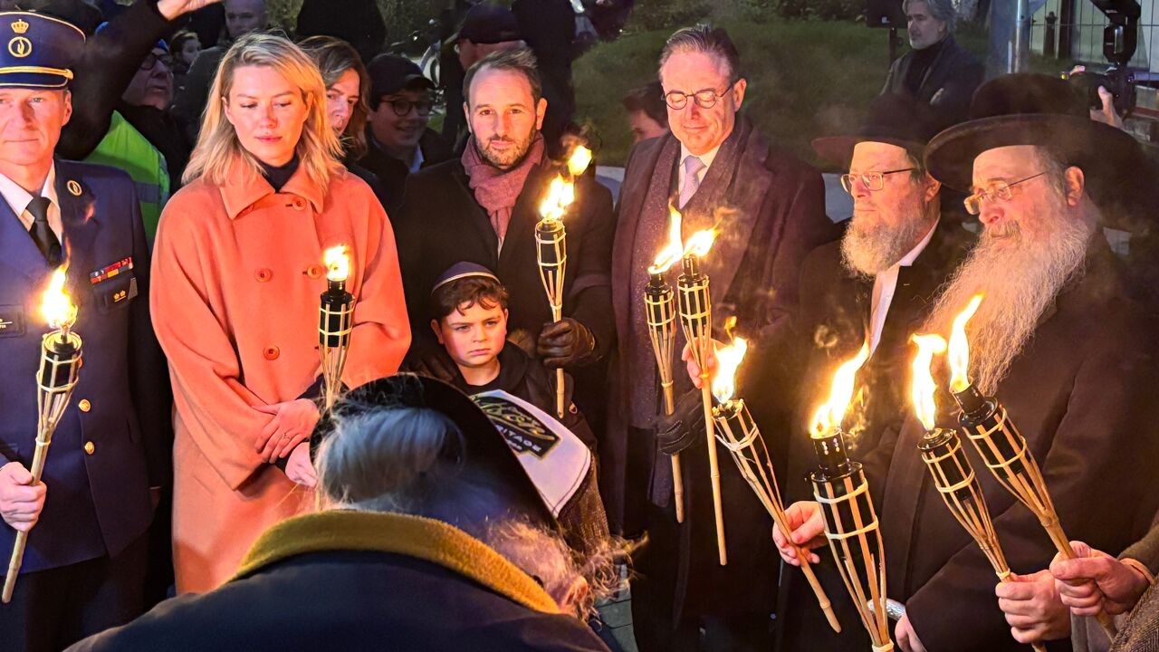 Politie verhoogt waakzaamheid bij Joodse Chanoeka-viering in Antwerpen na schietpartij, ook premier De Wever aanwezig