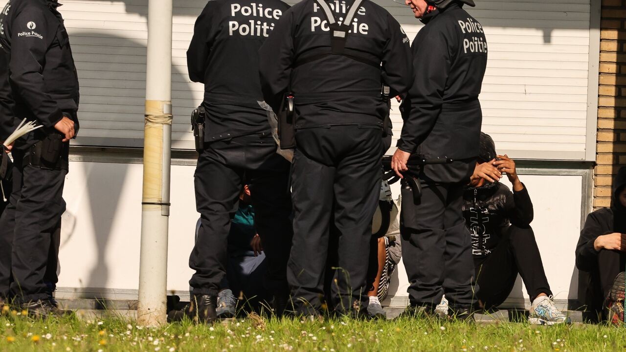 Meteen boete, gsm of auto afgeven bij weigering: strengere aanpak voor wie in Brussel met drugs betrapt wordt