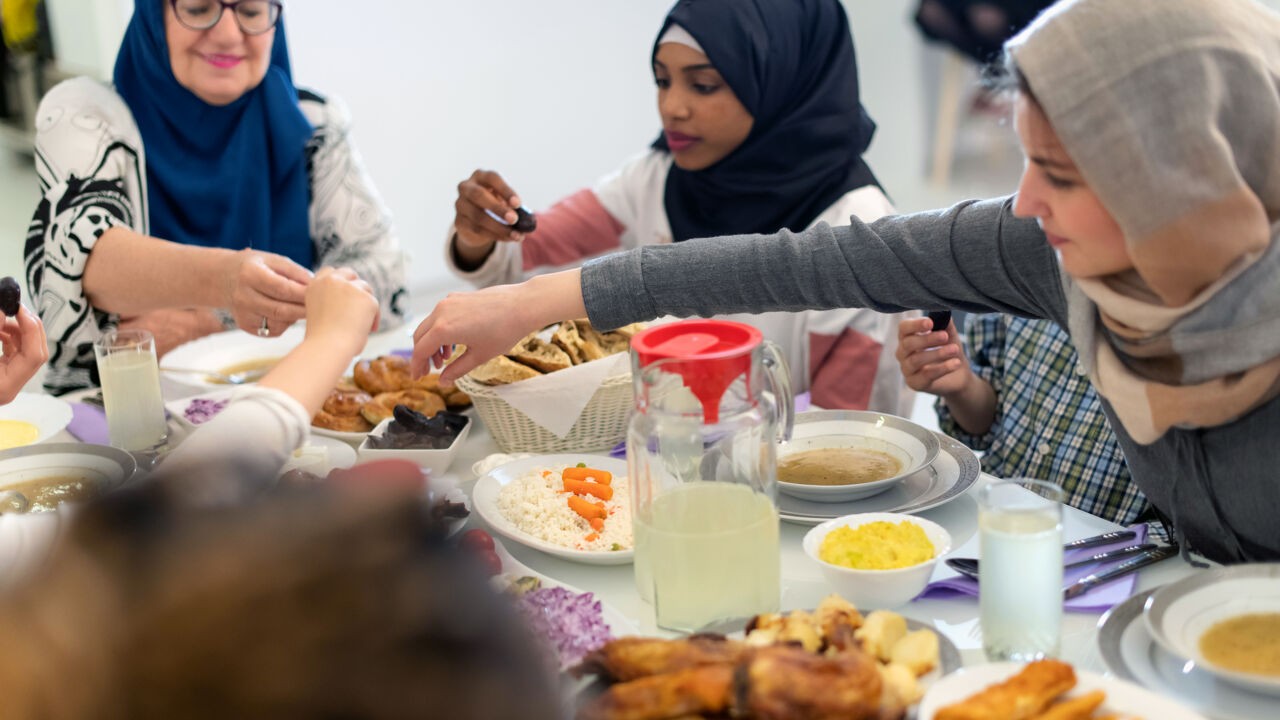 Moslims en christenen beginnen aan hun vastenperiode: wat doet dat met je lichaam?