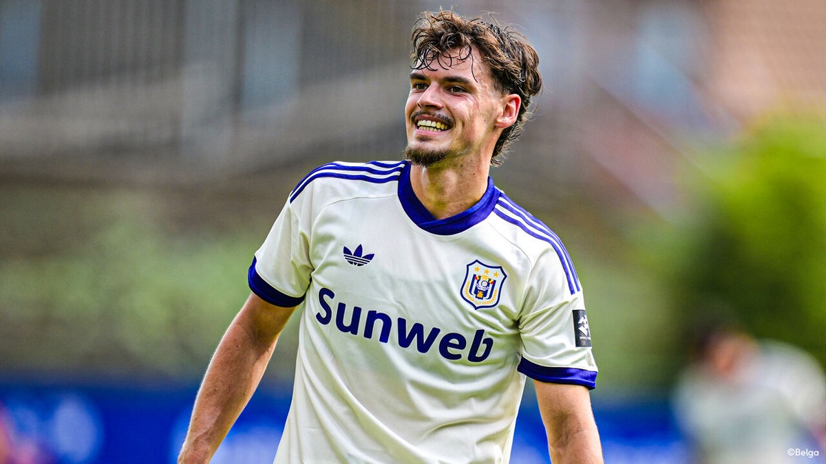 Een symbolische stormloop die voor lege stock zorgde: dit shirt van Anderlecht breekt alle records, maar hoe komt dat?