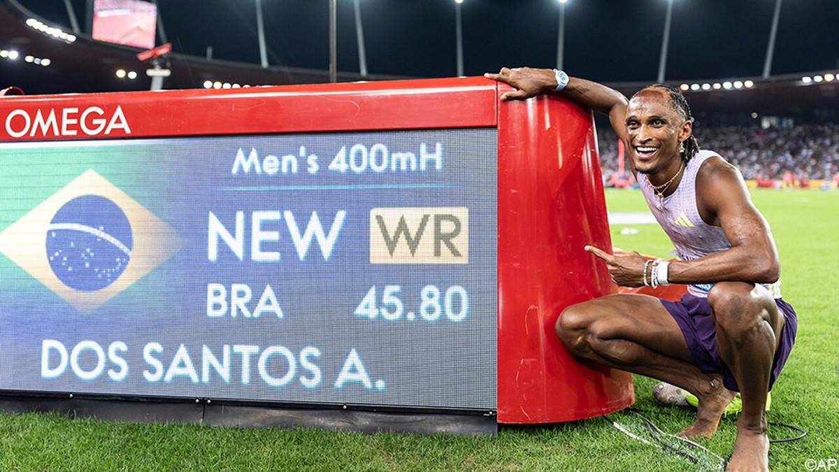 Alison dos Santos laat Zürich kirren van de pret met wereldrecord op de 400 meter horden
