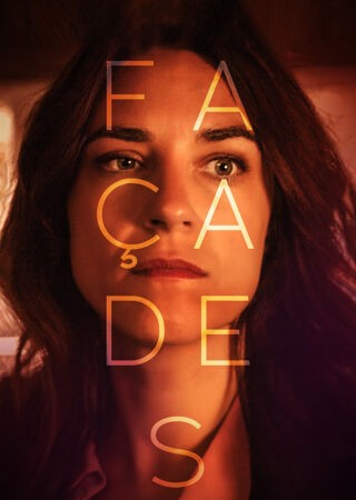 Drama van Kaat Beels en Nathalie Basteyns - Alex staat onverwachts op een kantelpunt in haar leven wanneer haar dementerende vader in de steek gelaten wordt door haar moeder. De behulpzame Alex trekt bij hem in en stelt daardoor haar eigen leven en huwelijk in vraag. Wil ze bij haar ontrouwe man blijven of niet? Is ze wel echt gelukkig bij hem of moet ze, net als haar ouders, de façade laten vallen? op VRT MAX