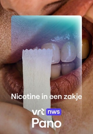 Duidingsmagazine met indringende reportages over de grote thema's van deze tijd. Een gedreven team van reporters diept de beste nieuwsverhalen uit en zoekt het antwoord op actuele vragen. - Kleurrijke doosjes. Aantrekkelijke smaken. Tjokvol nicotine. Nicotinezakjes, beter bekend als snus, mogen in ons land niet verkocht worden, maar zijn populair onder jongeren. Experten slaan alarm. 'Er is een nieuwe generatie zeer verslaafd aan het worden, net nu sigaretten stilaan verdwijnen', zegt professor Filip Lardon (UAntwerpen).
VRT NWS PANO en Knack slaan de handen in elkaar en onderzoeken hoe de tabaksindustrie ondermeer nicotinezakjes promoot. Want ... de industrie verkoopt een heel andere boodschap: deze zakjes helpen rokers van hun sigaretten af.
Zweden geldt daarbij als het grote voorbeeld, bijna niemand rookt nog, maar snus is er legaal op de markt, én alomtegenwoordig. Maar hoe krijgt de tabaksindustrie (of is het de nicotine-industrie?) die boodschap tot bij politici en het grote publiek? Pano en Knack onderzoeken ook de lobby achter de zakjes, net nu Europa de regels dreigt aan te scherpen.
Reportage: Wim Van den Eynde en Jan Konings op VRT MAX