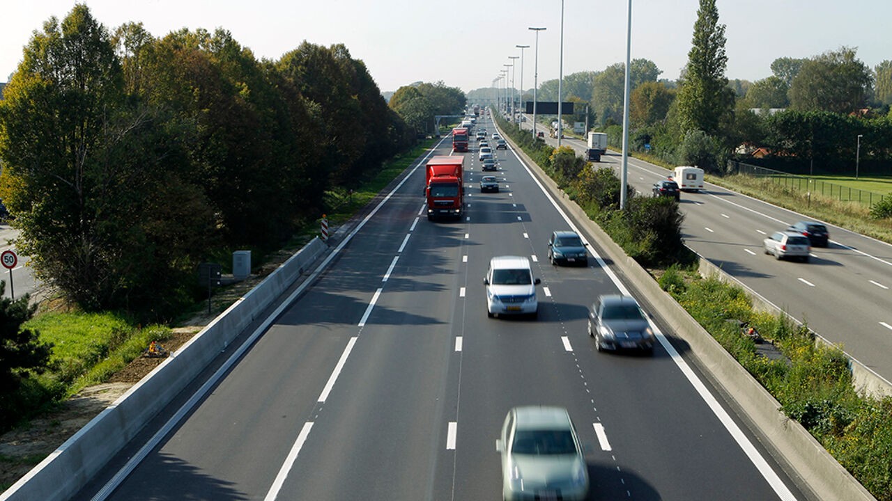 Spitsstroken op Vlaamse snelwegen vanaf volgende maandag langer open