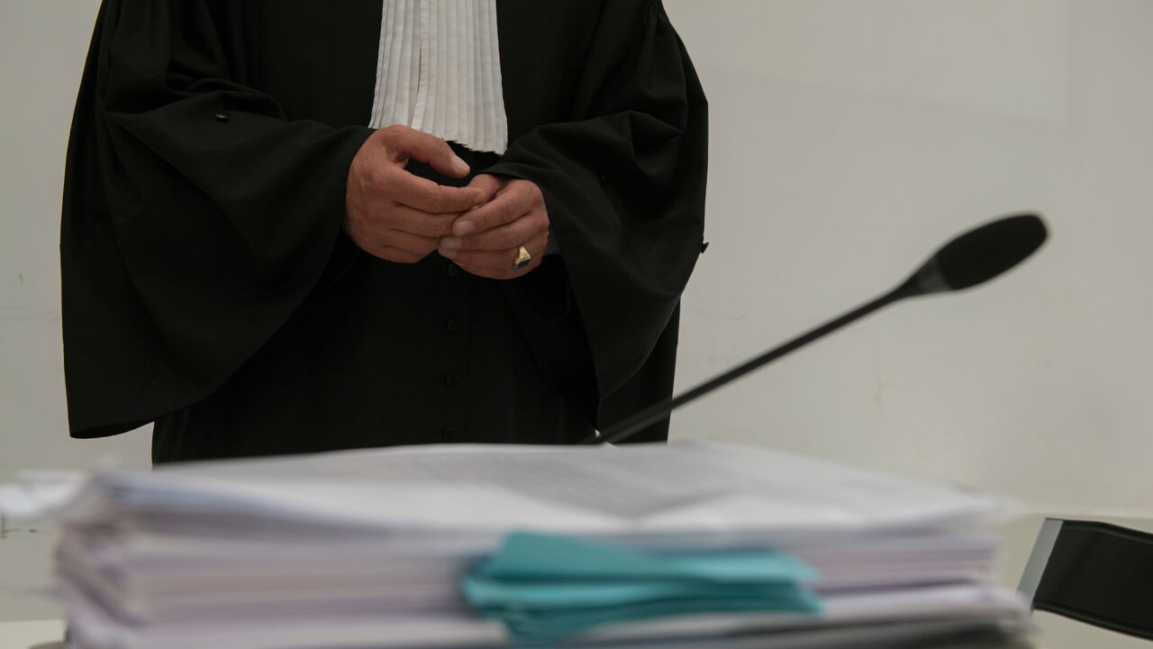 Drie magistraten die examenvragen doorspeelden moeten terechtstaan na fraude