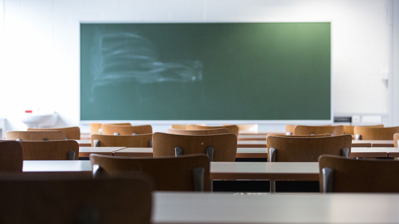 Leerling (17) van school in Antwerpen in gesloten instelling nadat hij leerkracht zware klappen geeft