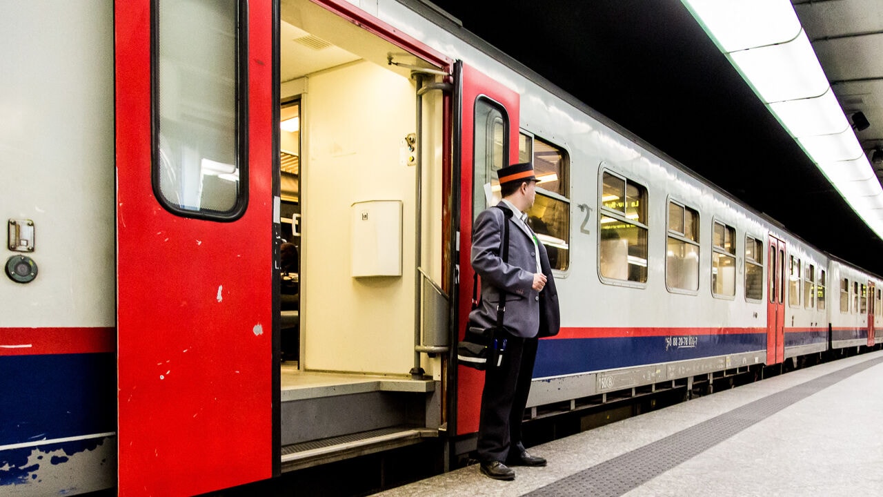 "Om 4.30 uur gaat de wekker om te gaan werken": jullie delen massaal jullie 'pendelverhalen'