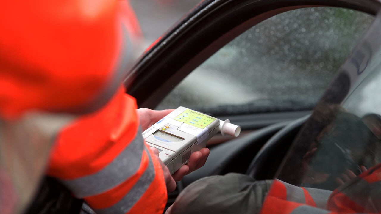 Rijbewijs ingetrokken, maar dronken bestuurder rijdt meteen weer weg in Mechelen: "In mijn land mag dat"