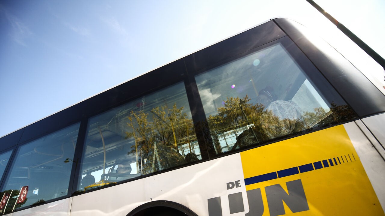 Politie haalt man met alarmpistool uit volle bus in Haasdonk na waarschuwing familie