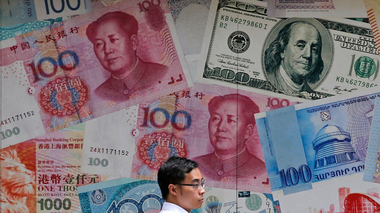 Iran zou olie alleen doorlaten via Straat van Hormuz als er in yuan betaald wordt: wat betekent dat voor de dollar?
