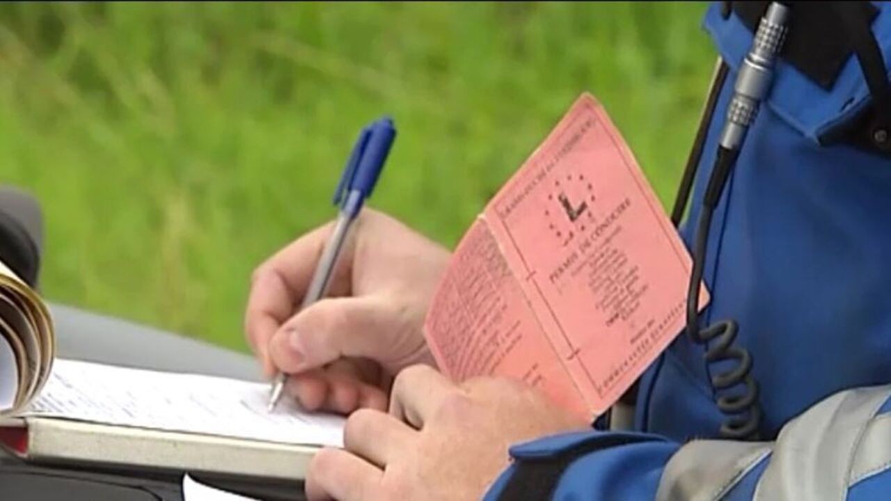 Onmiddellijke inningen en strafrechtelijke boetes fors omhoog: "Automobilist opnieuw geviseerd om staatskas te spijzen"