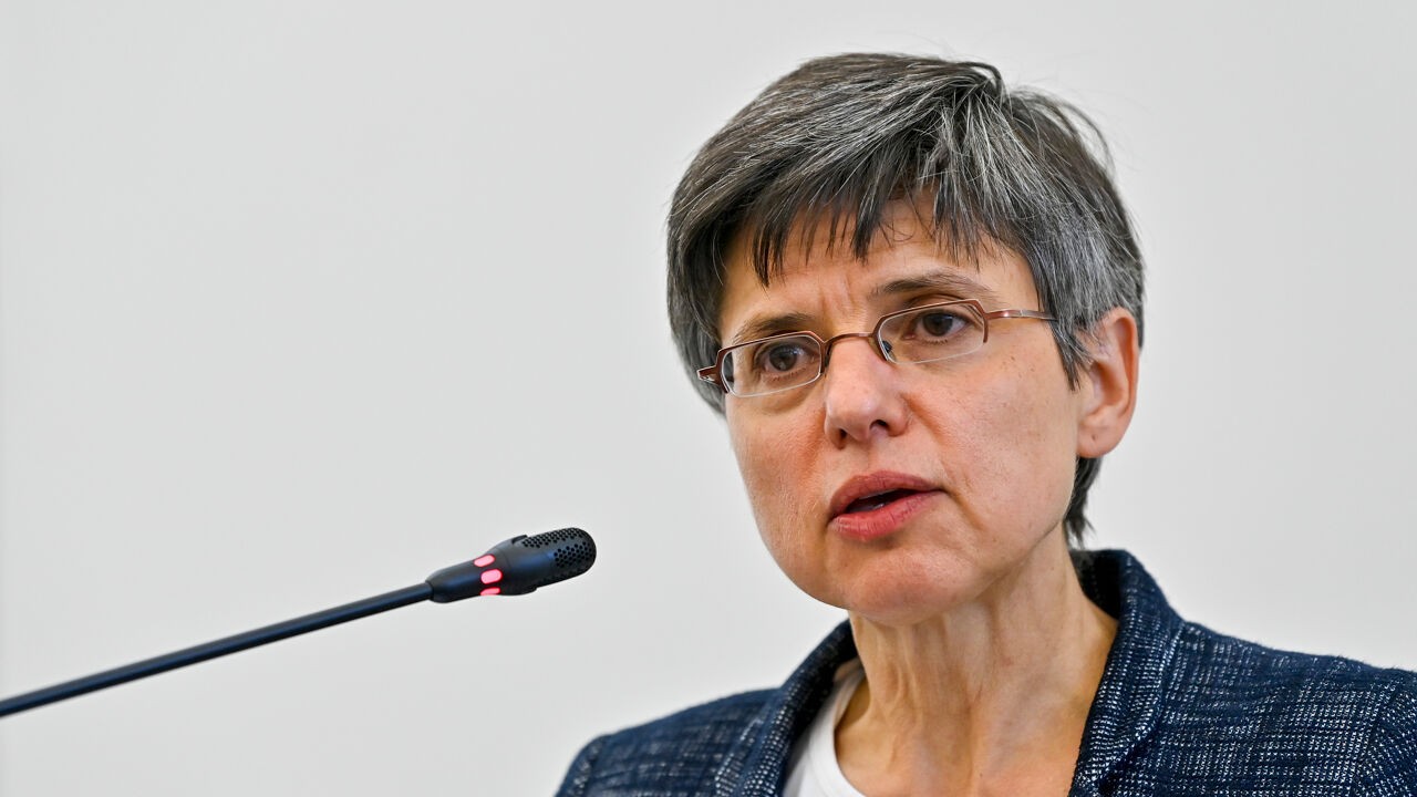 Antwerps gouverneur Berx wil wettelijk verbod op grondslapers: "Enige manier om overbevolking op te lossen"