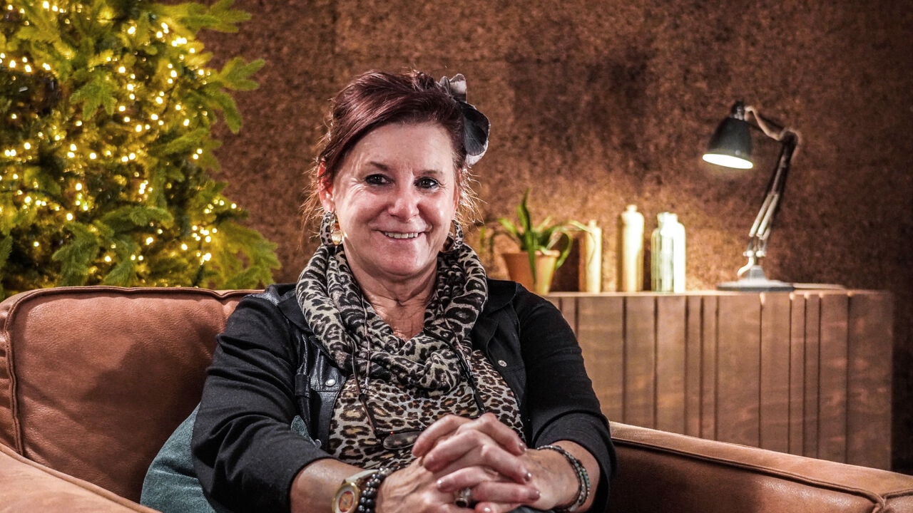 "Niet veel meer dan een aalmoes": actrice Loes Van den Heuvel ijvert voor betere bescherming freelanceacteurs