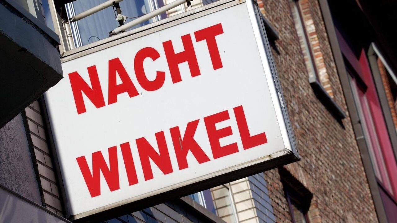 Met sigaretten gelokt: uitbater nachtwinkel in Antwerpen dwingt minderjarigen tot seks in achterkamer