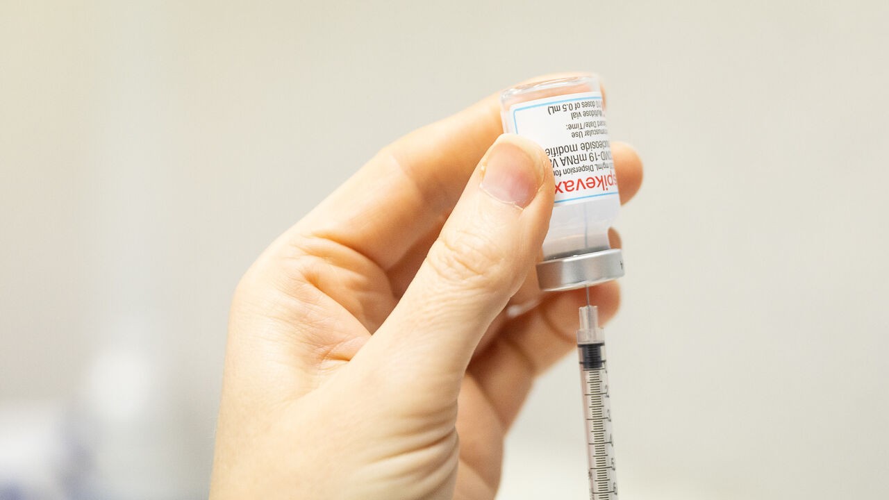 Wetenschappers ontdekken hoe coronavaccins in zeldzame gevallen hartspierontsteking veroorzaken