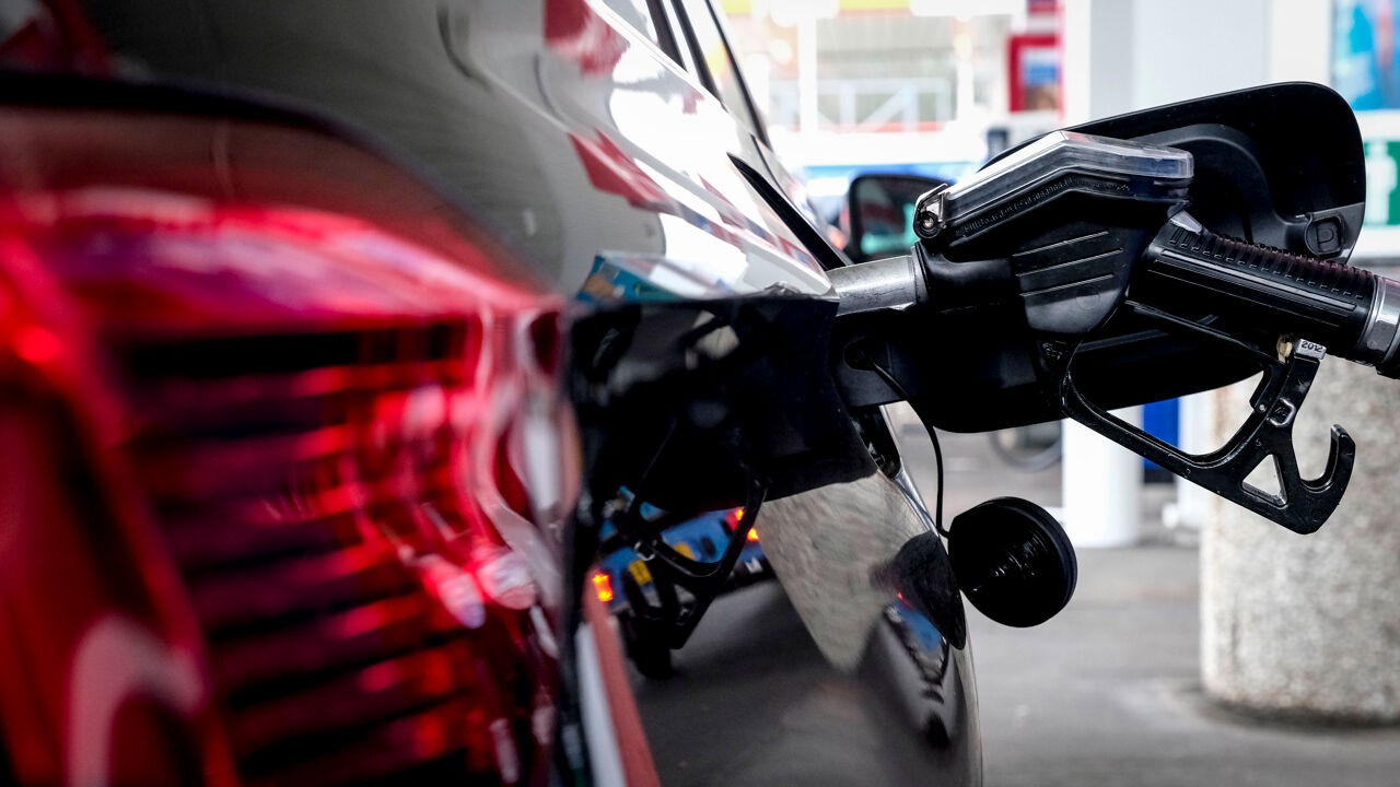 6 tips om minder brandstof te verbruiken nu diesel meer dan 2 euro per liter kost