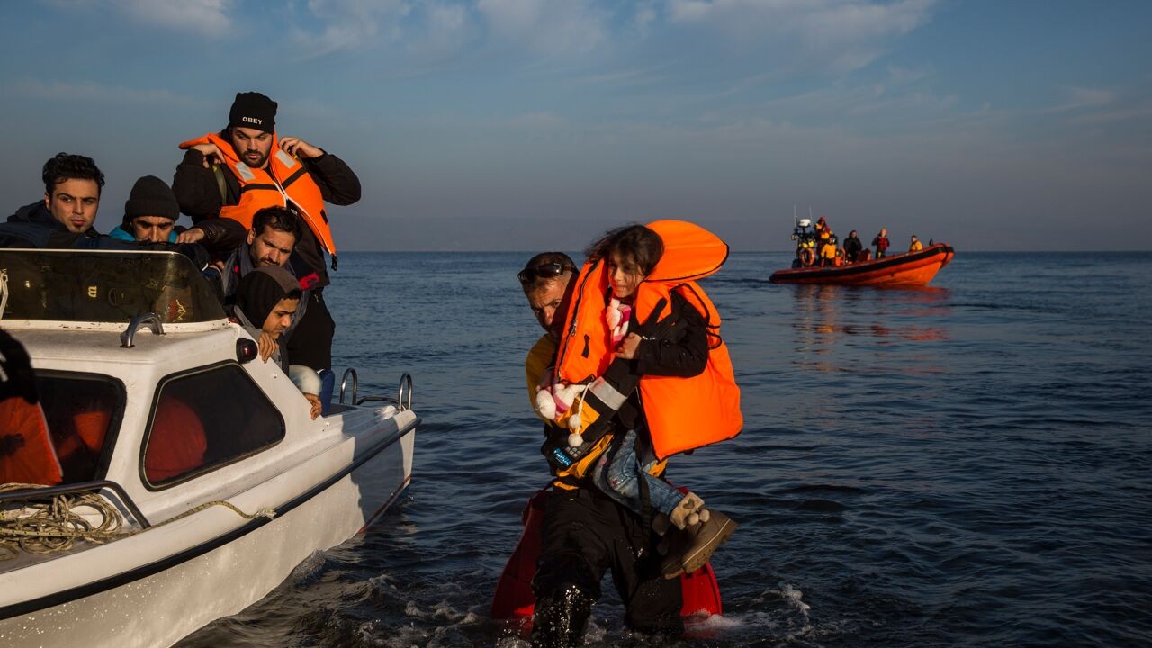 "Nachtmerrie voorbij": 24 humanitaire werkers eindelijk vrijgesproken in Griekse rechtszaak