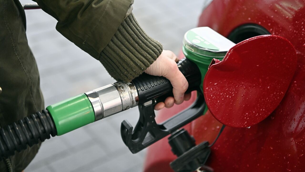 Tanken wordt morgen duurder: hoogste brandstofprijzen in maanden