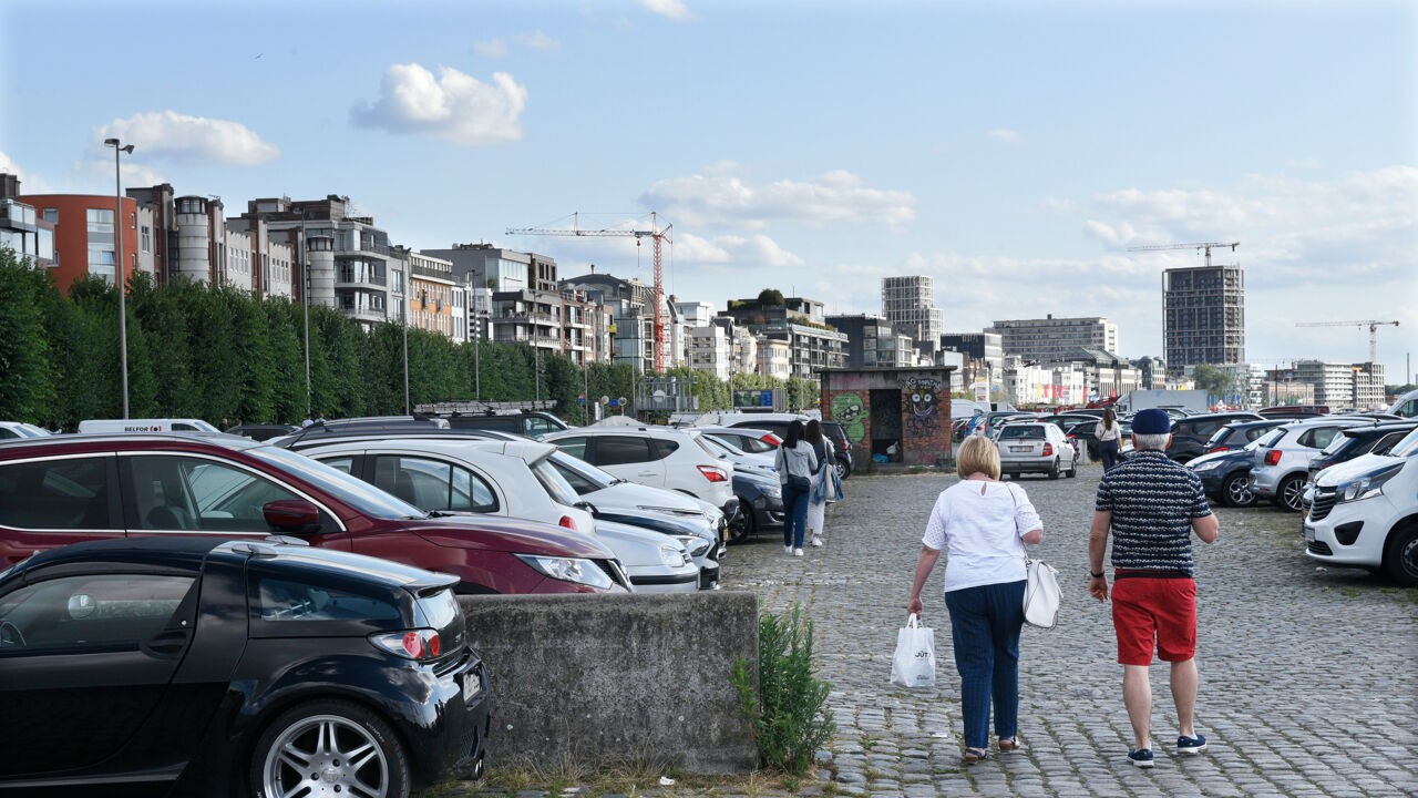 "Het zal dit weekend opnieuw prijs zijn": wat kan Antwerpen doen om lange files in de binnenstad te voorkomen?