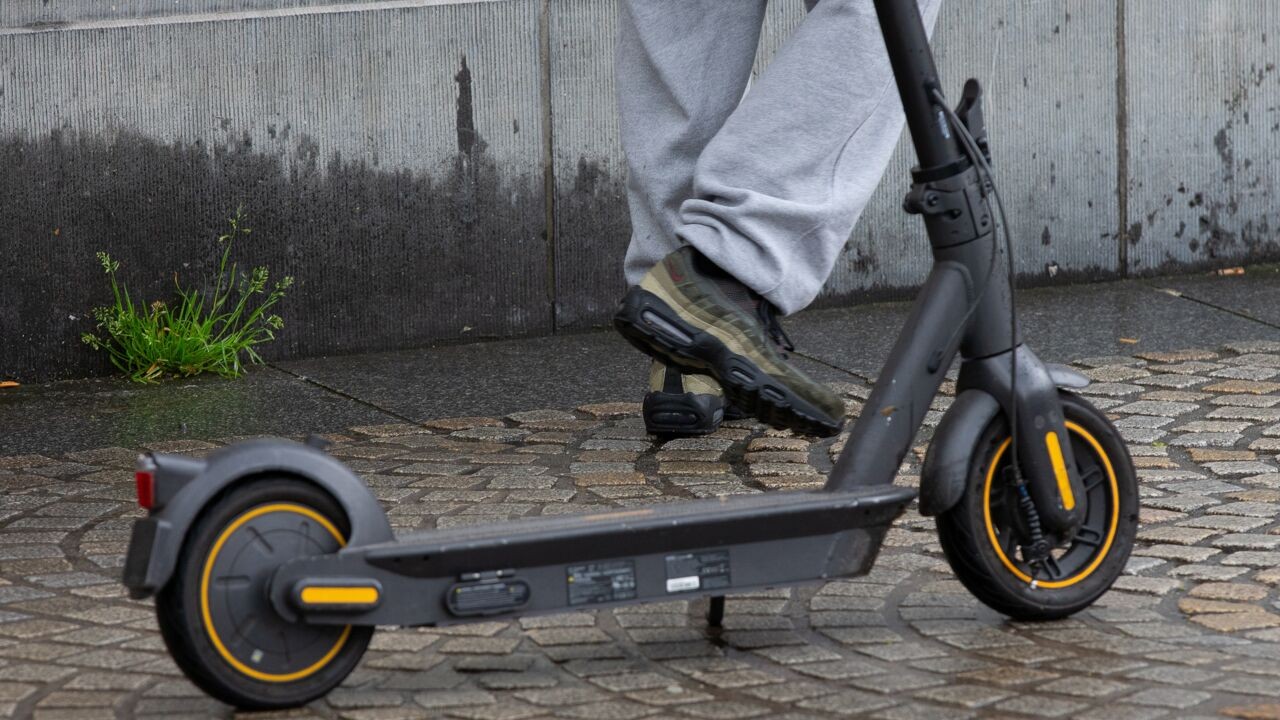 Politie onderschept e-step die bijna 100 per uur haalt in Lebbeke: "Levensgevaarlijk in het verkeer"