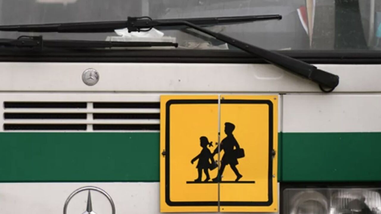 Autokeuring in Londerzeel keurt schoolbus uit Antwerpen met levensgevaarlijk defect aan remmen af