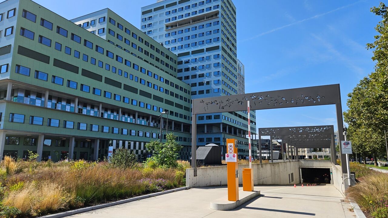 Franse vrouw die zwaar verbrand raakte bij nieuwjaarsbrand Zwitserland aangekomen in brandwondencentrum Antwerpen