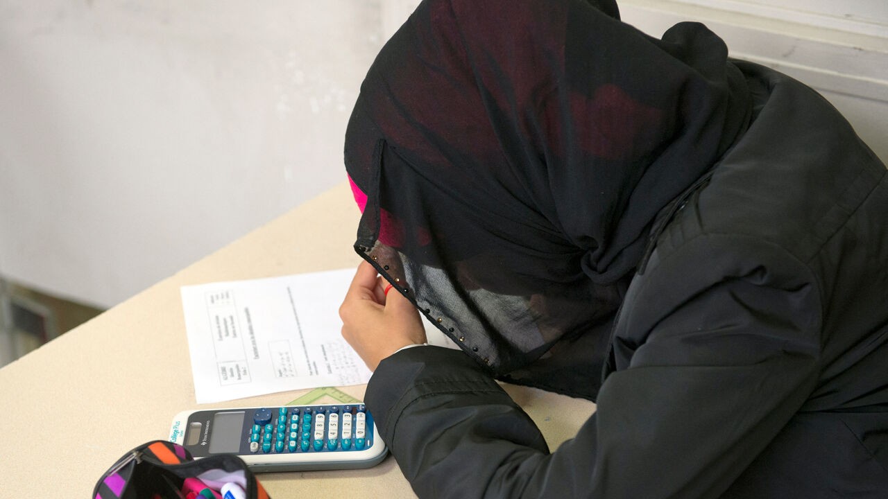 Provincie Oost-Vlaanderen voert hoofddoekenverbod voor leerlingen in vanaf volgend schooljaar, ook Vooruit stemt voor