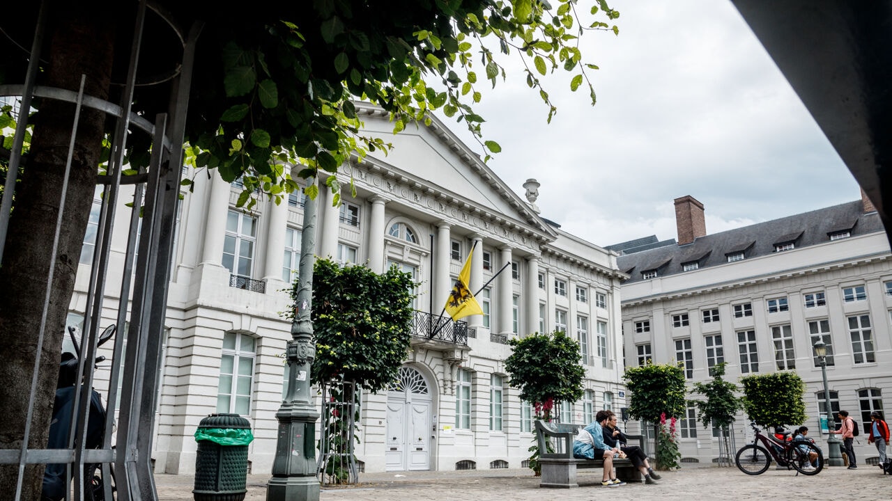 Vlaamse regering verwacht begrotingsakkoord zondagnacht, federaal pas volgend weekend conclaaf