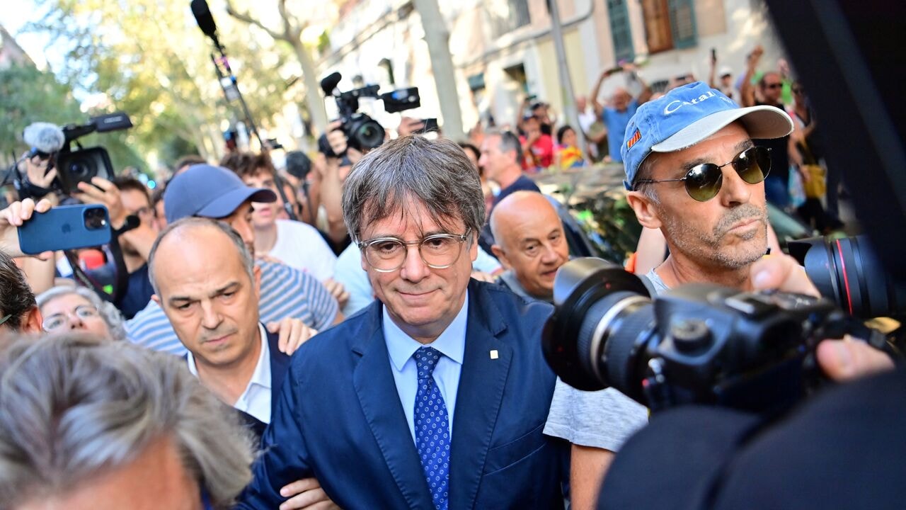 Spaans Grondwettelijk Hof maakt weg vrij voor terugkeer Catalaanse leider Carles Puigdemont