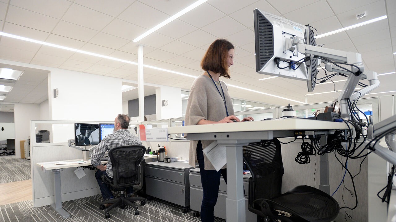 Waarom af en toe recht staan tijdens het werk een goed idee is, en 5 redenen waarom bewegen goed is