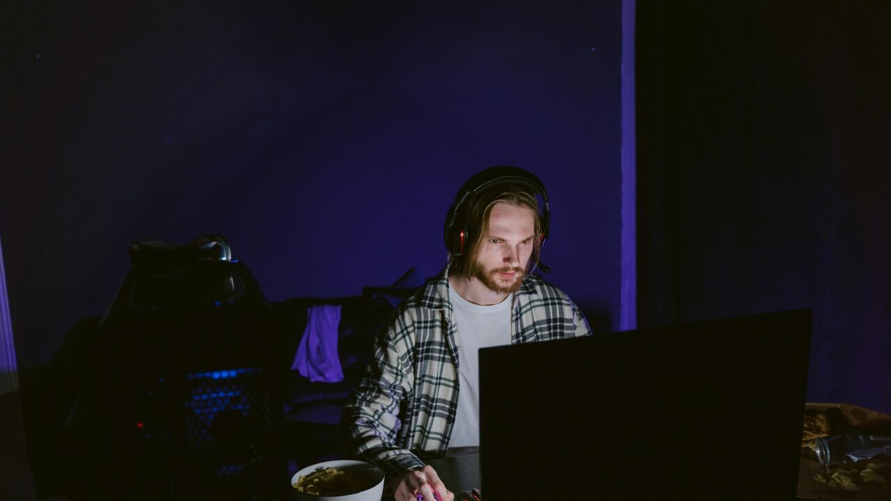 Jongeren in isolement weer zin in het leven laten krijgen: vzw Compaan gaat met nieuwe middelen 'hikikomori' te lijf in Gent