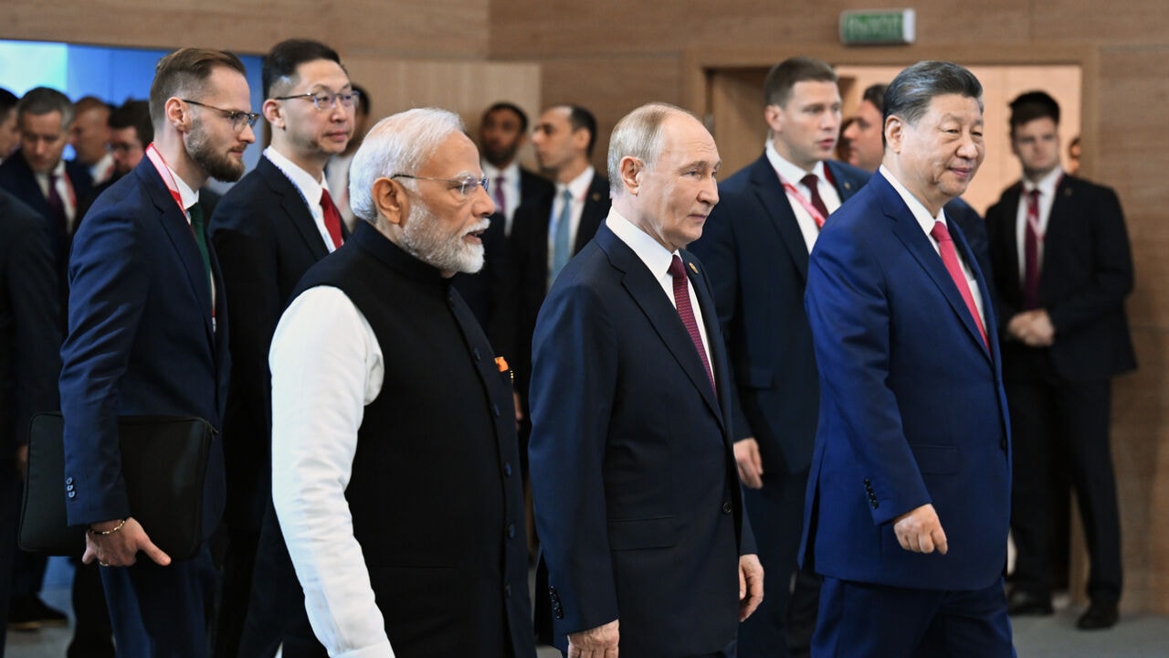 Modi ontvangt Xi en Poetin: hoe Trump India naar China en Rusland duwt