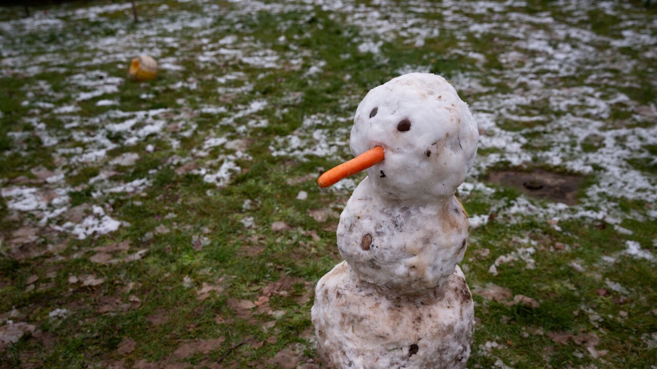 Frisse krokusvakantie met regen en af en toe een winterse bui, zachter weekend in zicht