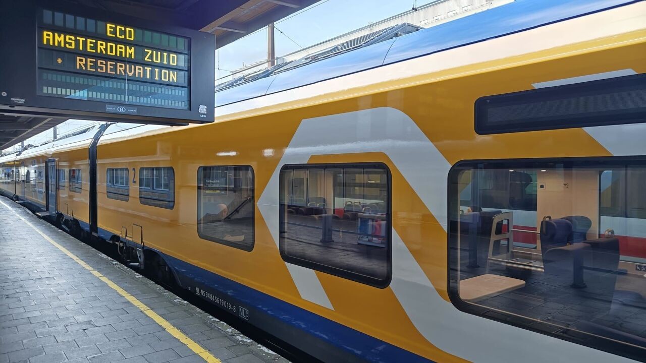 Nieuwe, snellere trein tussen Brussel en Amsterdam rijdt voor het eerst uit