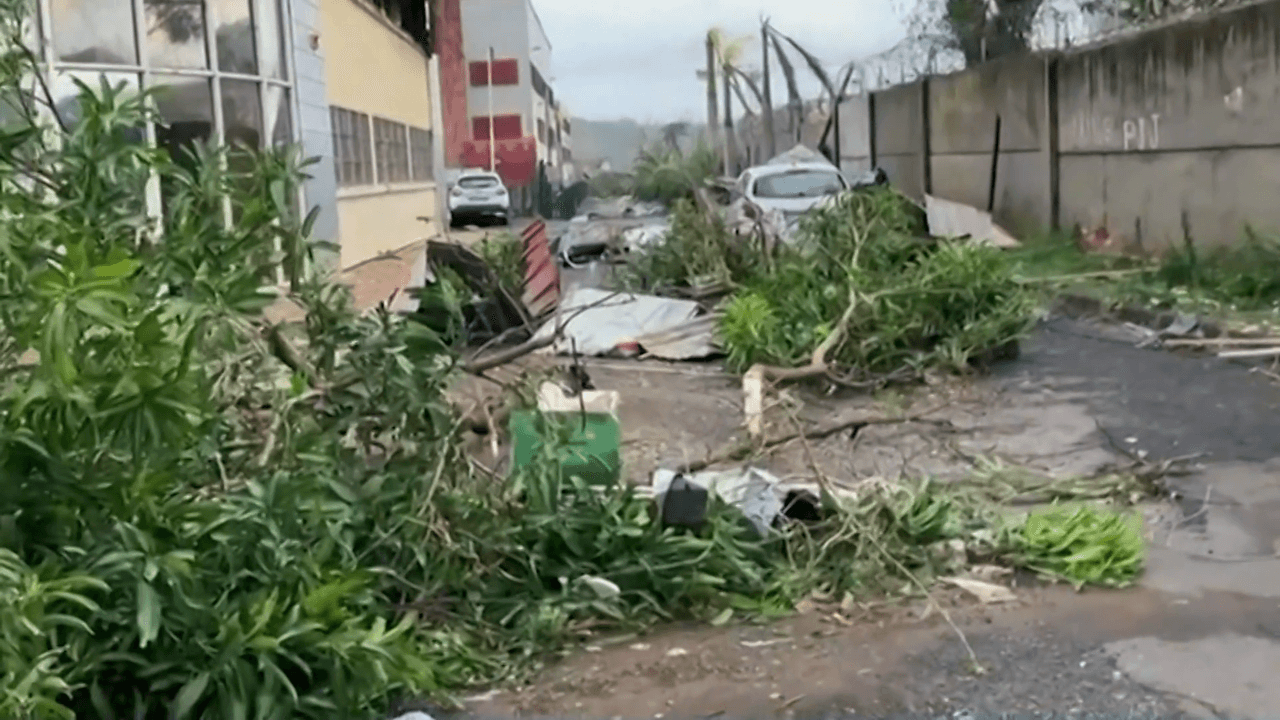 Prefect van Franse eilandengroep Mayotte vreest voor "honderden doden" na doortocht van cycloon Chido