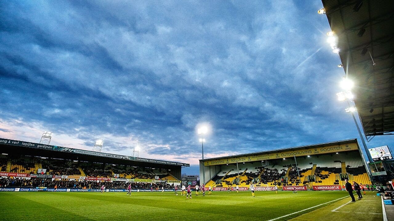 4 politie-inspecteurs gewond door incidenten na voetbalwedstrijd tussen Sporting Lokeren en SK Beveren