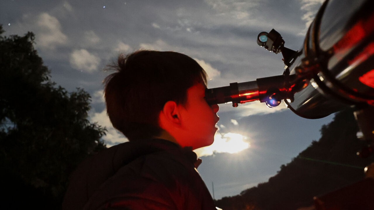 Niet uitzonderlijk, wel opmerkelijk: vanavond kan je 6 planeten op een rij zien