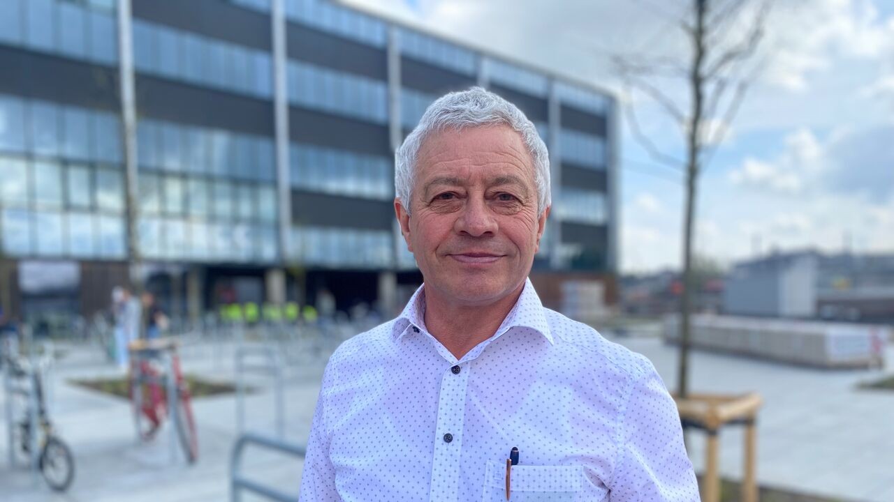 Crevits wil kleinere gemeenten opnieuw aanzetten tot fusies, burgemeester Alveringem afwachtend