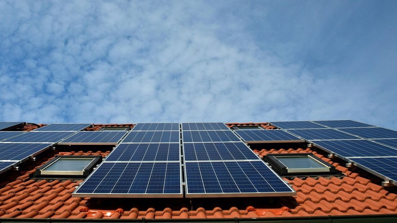 Limburg koploper in compensaties voor uitvallende zonnepanelen: "In de meeste gevallen moeten we een nieuwe cabine plaatsen"