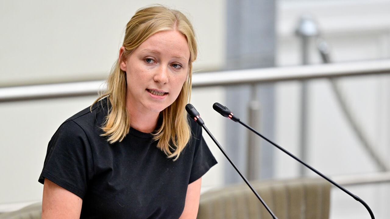 Vervroegd zwangerschapsverlof van minister Depraetere lokt negatieve reacties uit: "Gevoel van ongelijkheid tussen politici en werkende mensen"