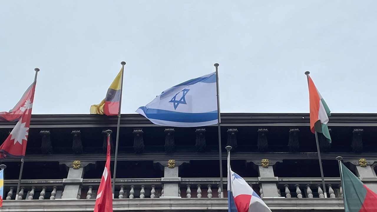 Israëlische vlag blijft hangen aan Antwerps stadhuis: coalitie N-VA en Vooruit toont diepe scheuren