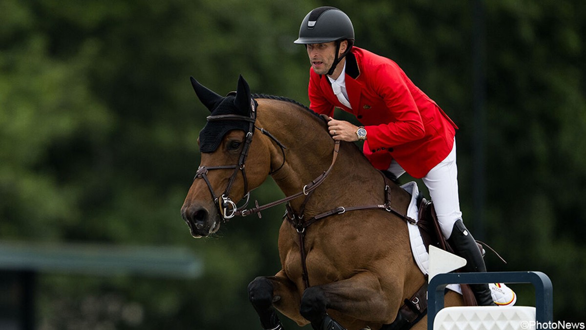 Pieter Devos kijkt machteloos toe hoe zijn paarden vastzitten in Doha door gesloten luchtruim: "Toch beangstigend"
