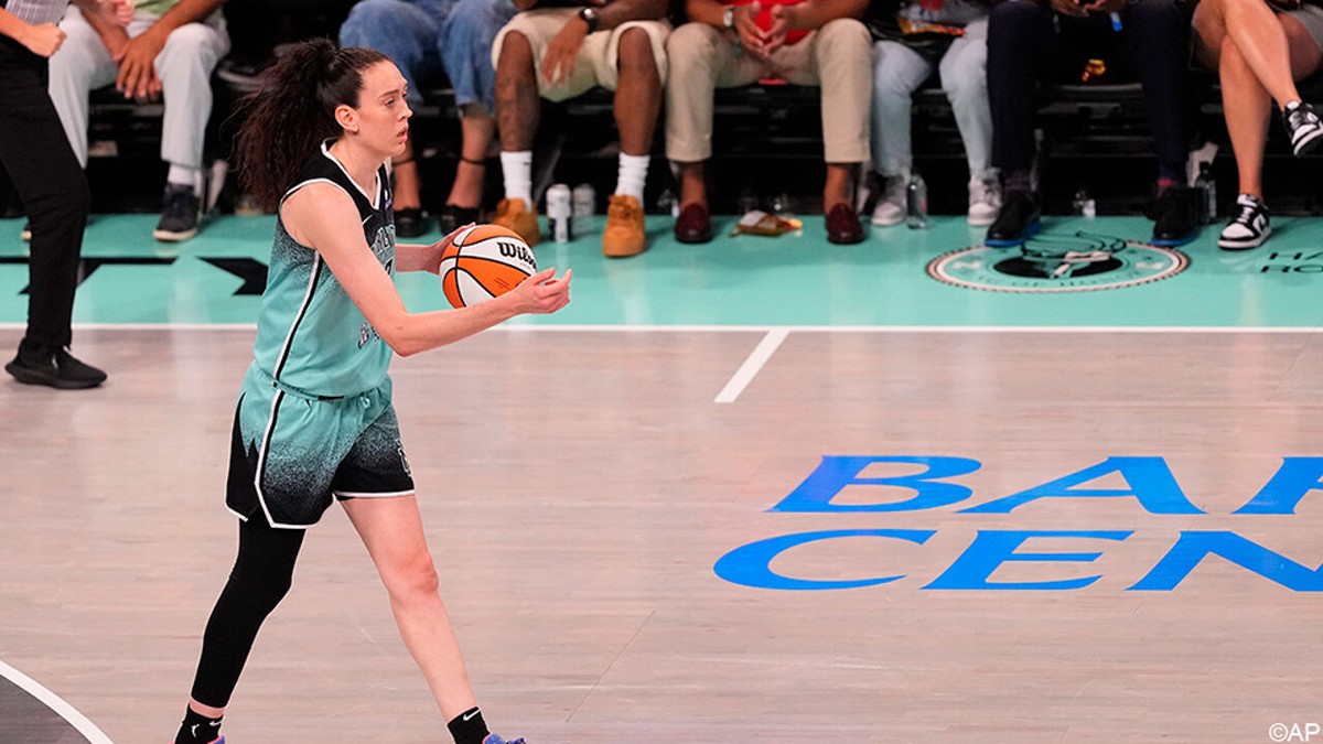 Emma Meesseman en Julie Allemand verwelkomen Breanna Stewart voor Final Six met Fenerbahçe