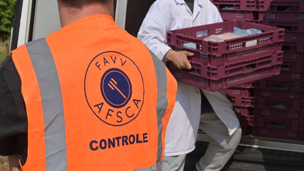 Foto's van wc-pot en een sneetje salami per post: Voedselagentschap krijgt recordaantal klachten