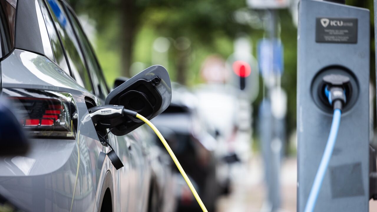 Waarom nu een goed moment is om een tweedehands elektrische auto te kopen: lage prijzen, sterke batterijen
